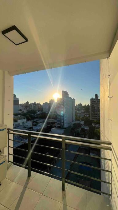 Luminoso Y Amplio Departamento En Edificio Con Estac Parana